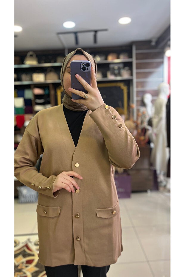 سترة تريكو فولاذية بأزرار