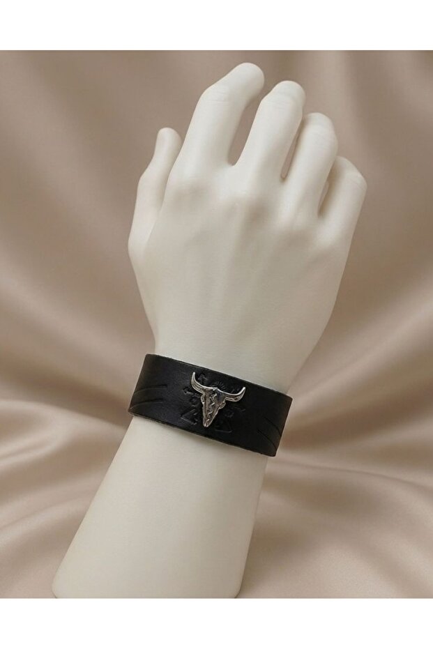 Black Bull Figured Wide Leather Bracelet – Men's Retro Style Adjustable Leather Bracelet