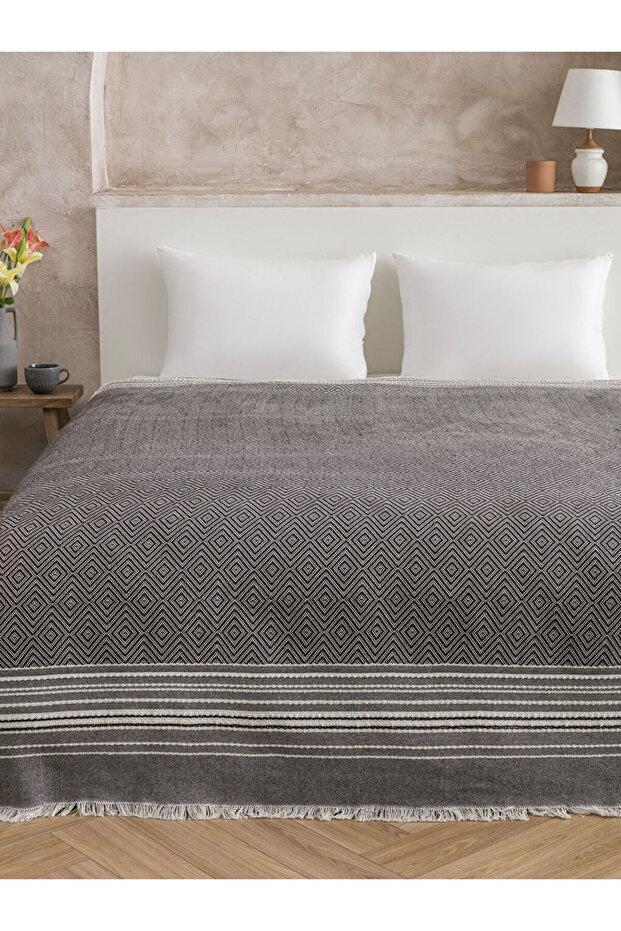 Brown Tasseled Tv Blanket 180X230 cm