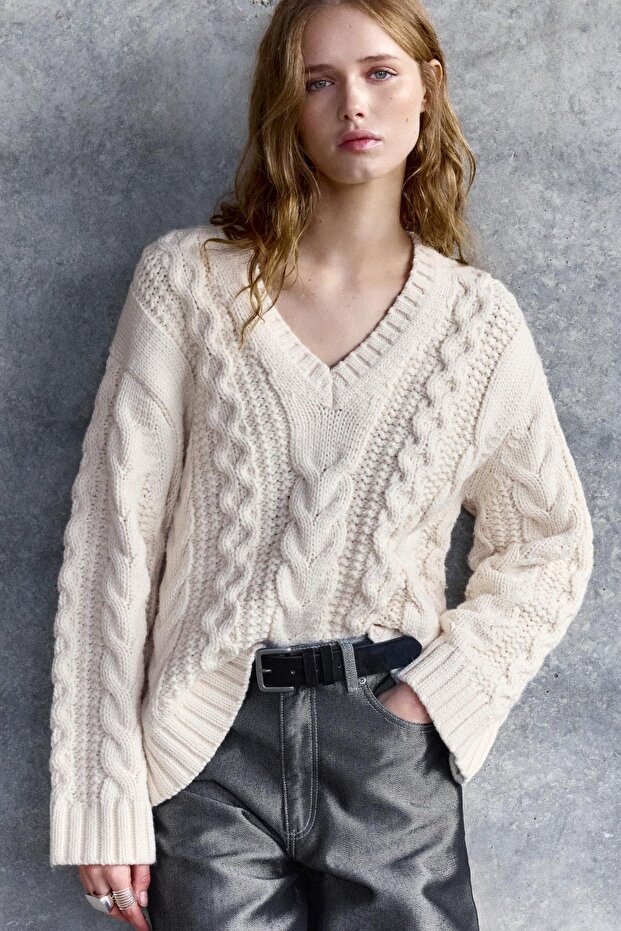 Saç örgülü V yaka kazak - 1
