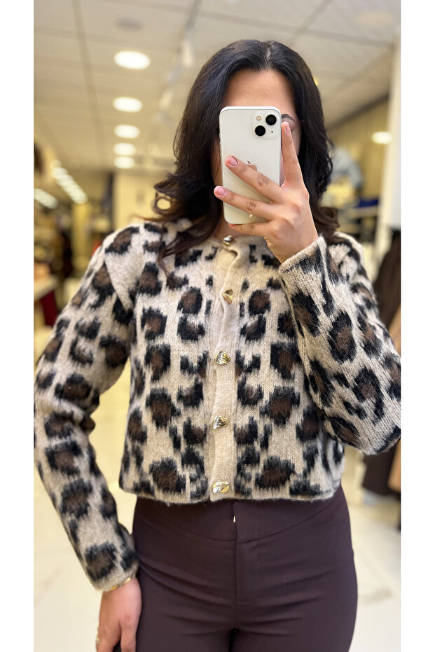 Leopar Düğmeli Hırka