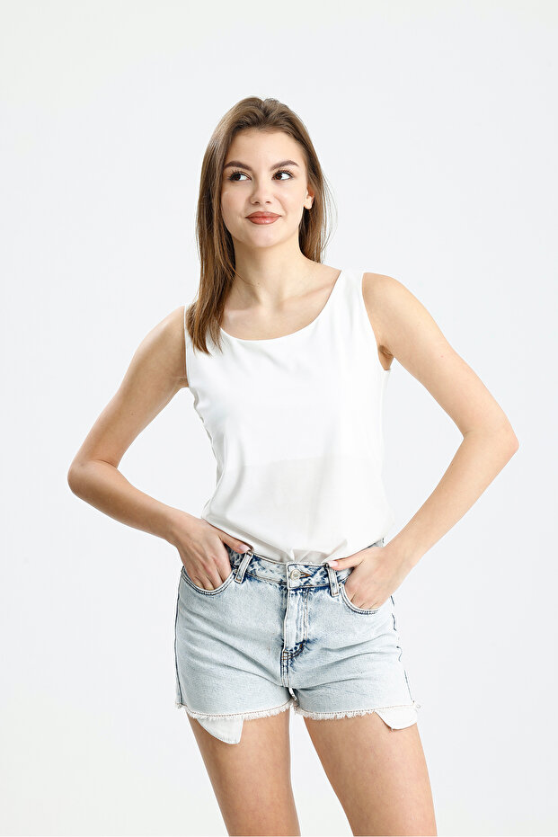 Women's White Plain Sandy Fabric Zero Sleeve Pool Collar Blouse