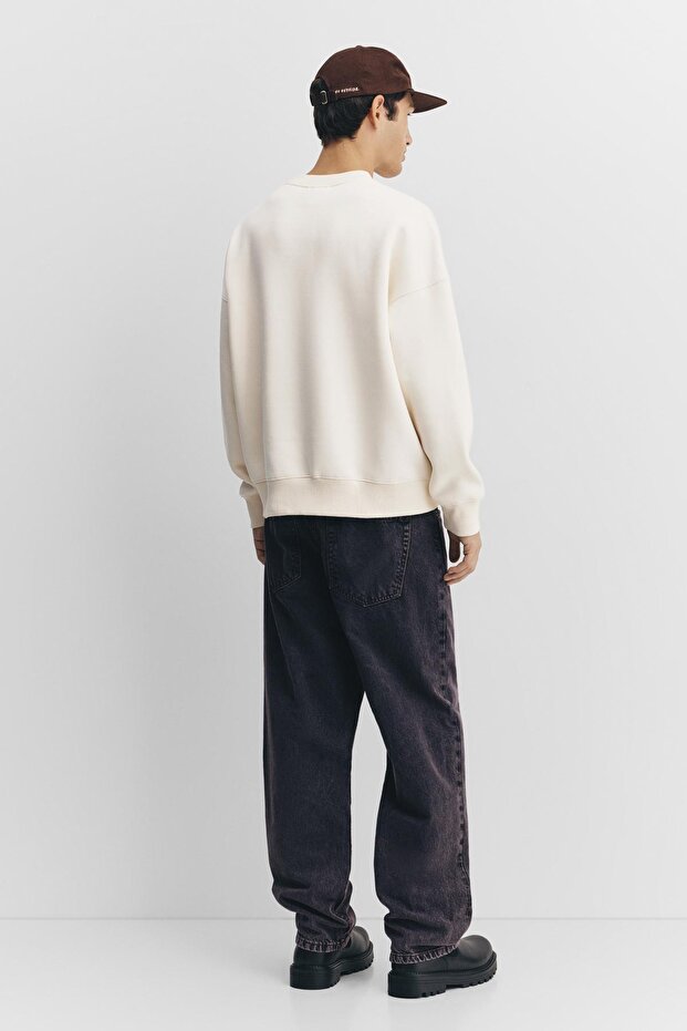 İşlemeli yazılı grafik sweatshirt - 4