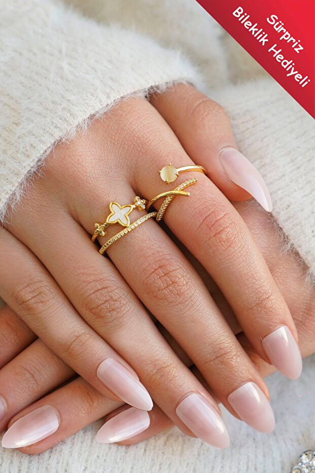 Set of 2 Modern Clover and Solitaire Detailed Form Vip Gold Rings