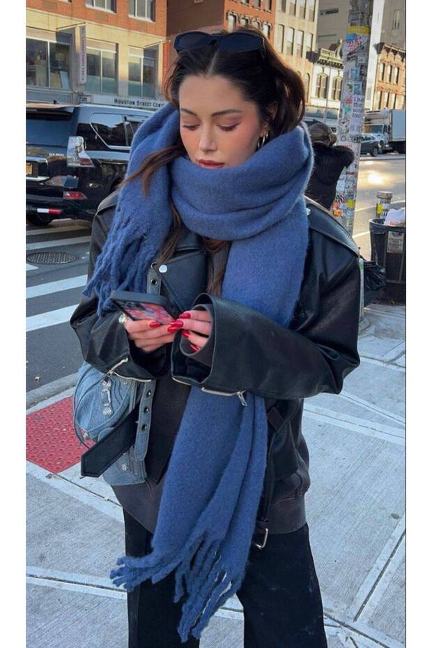 وشاح فاخر ناعم من قماش البوكليه بتصميم منتفخ