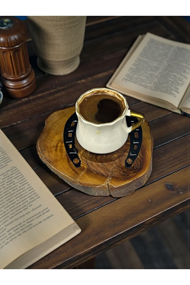 Handmade Olive Wood Coaster – Matte Black Horseshoe Motif, Decorative Gift