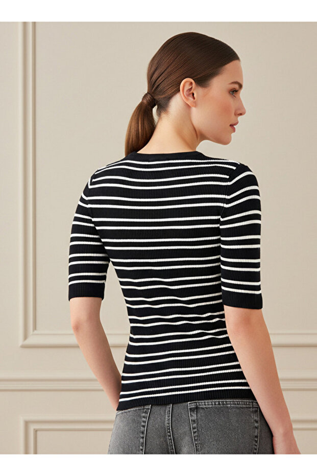 Striped Crew Neck Sweater - 3
