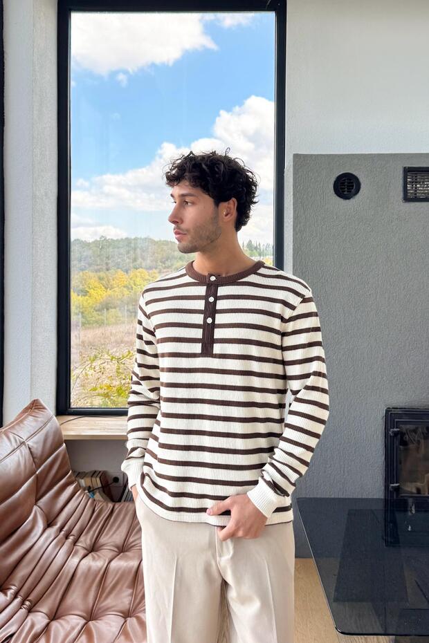 Buttoned Striped Knitwear Sweater Brown