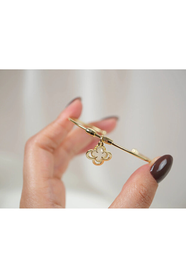Blk102 Clover Detail Fine Bracelet