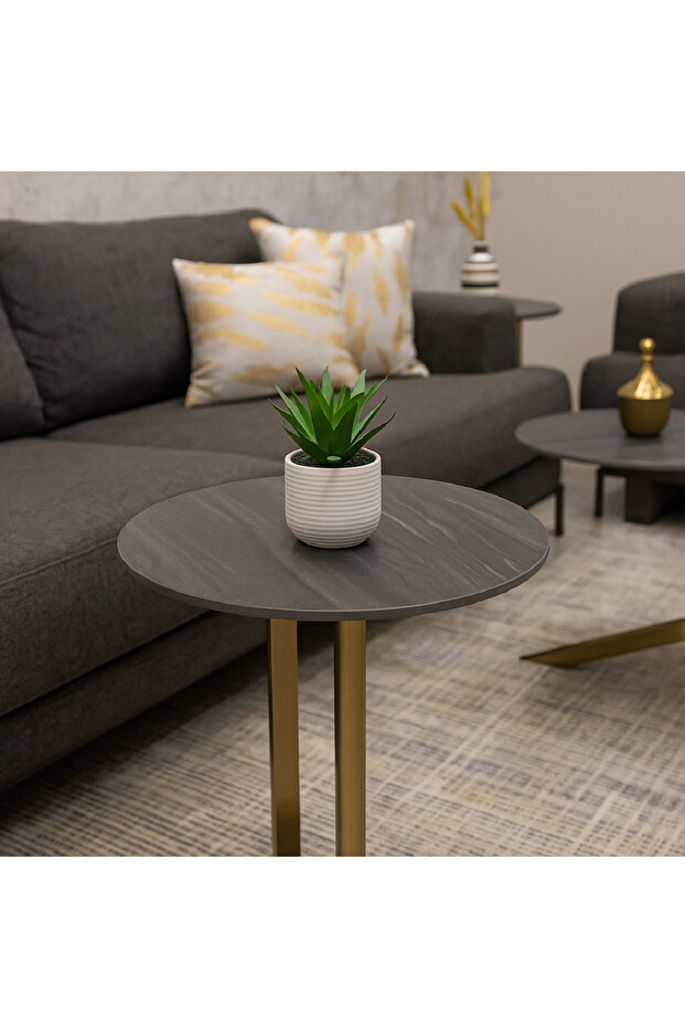 Modern round side table - 4