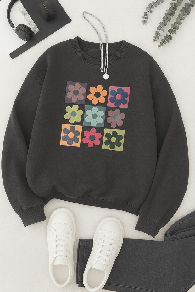 سويت شيرت نسائي من Smoked Square Daisies مطبوع برقبة دائرية قصة فضفاضة