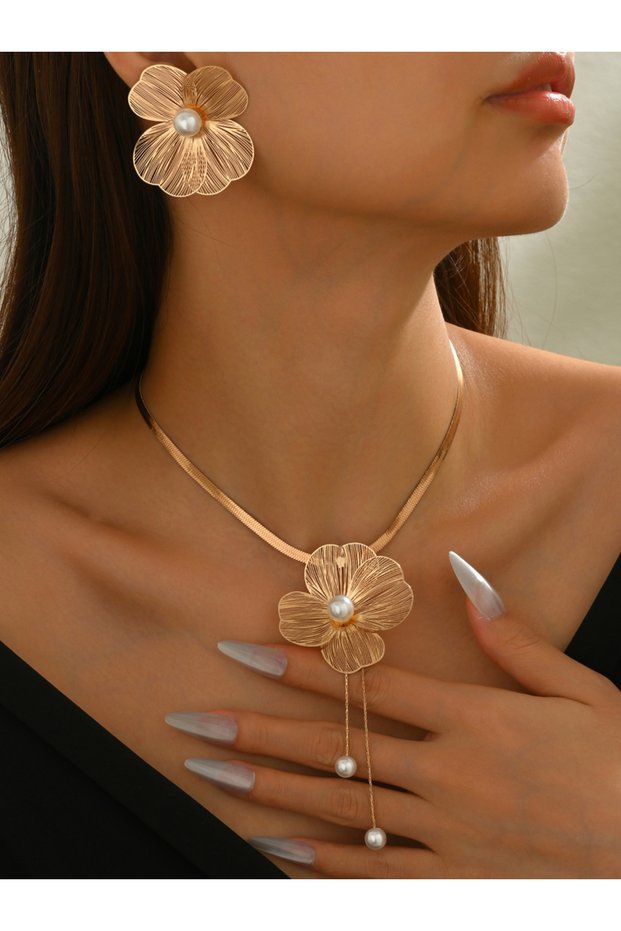 Gold Flower Necklace and Earrings Set