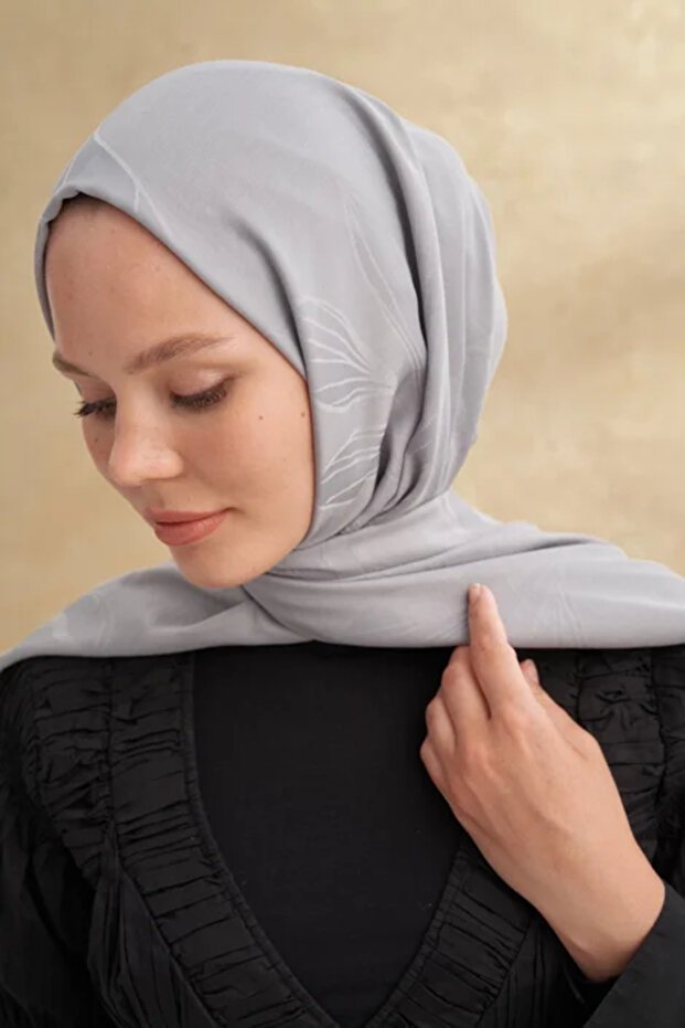 Bambu Flore Pattern Silver Shawl - 2