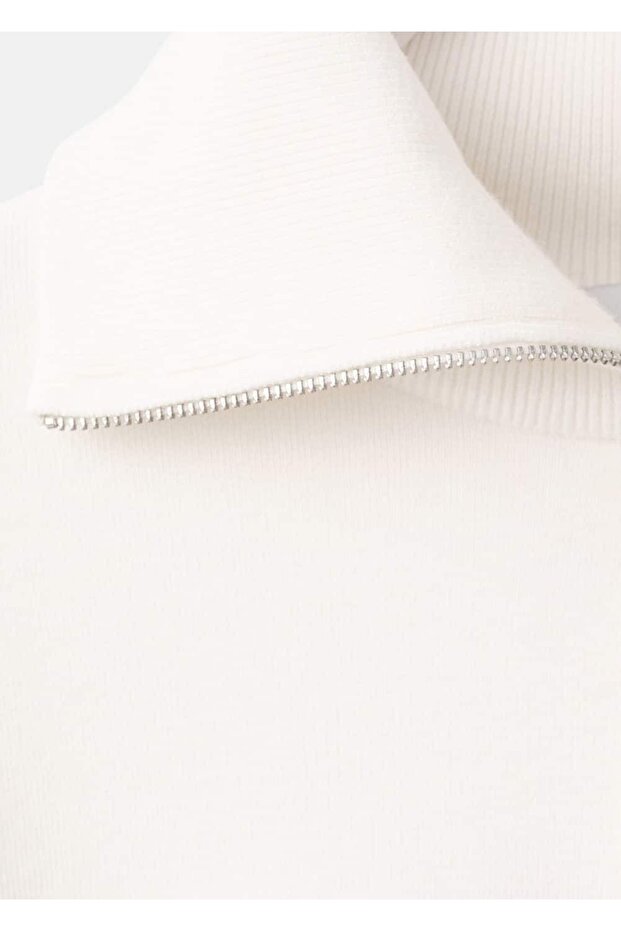 Dik yakalı iki renkli kazak - 5