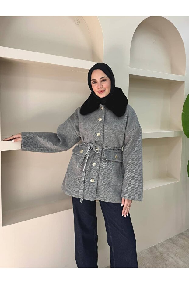 معطف مخيط مع ياقة من الفرو