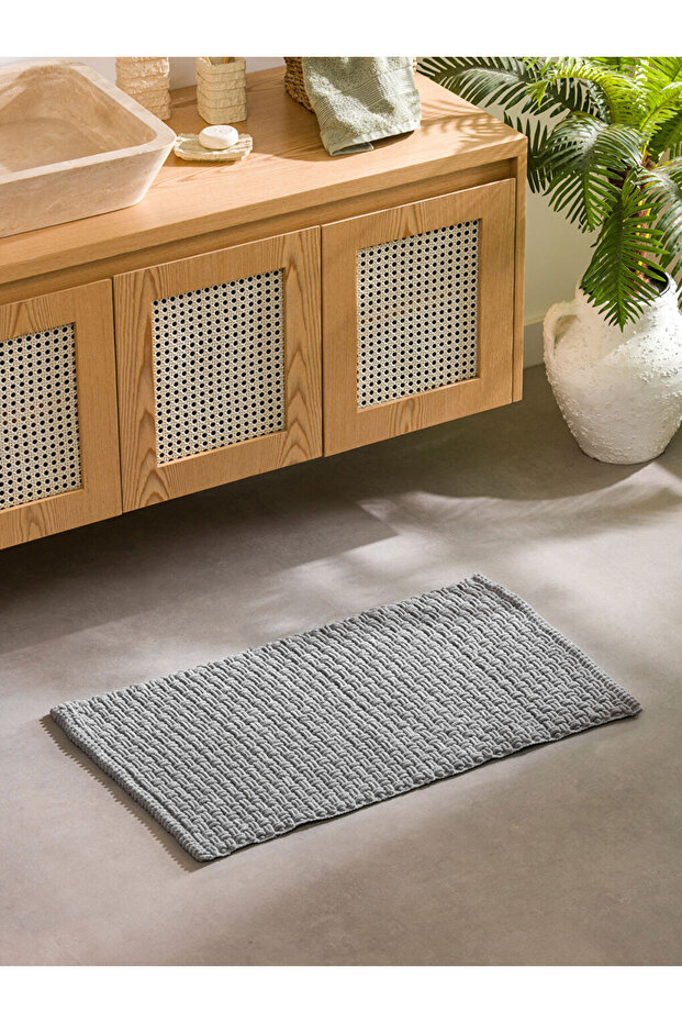 Esvab • Modern & Distinctive Embroidered Bath Mat 50X80 cm