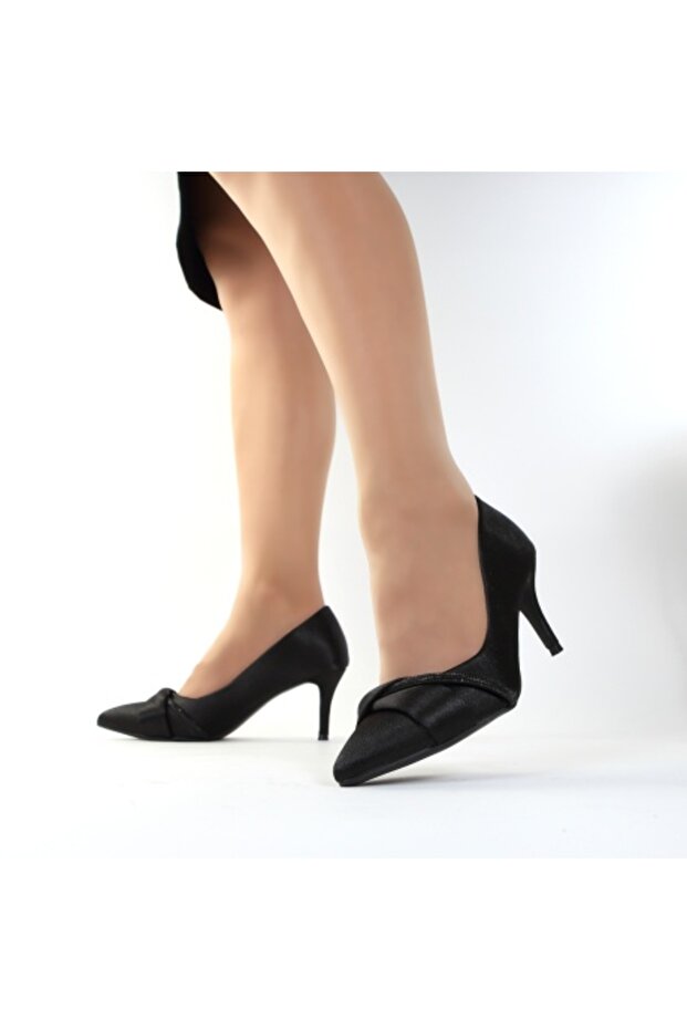 Tocuri înalte negre - 4