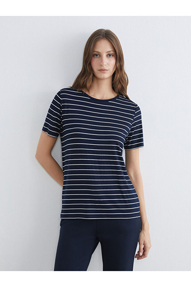 Esvab • Modern & Distinctive Zero Roba Collar Striped Women's T-Shirt