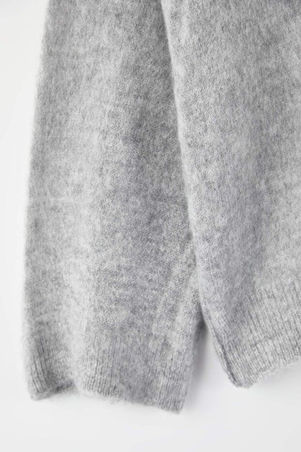 Wardrobe Essentials Gri Yumuşak Dokulu Geniş Kalıp Basic Triko Kazak TBBAW26AN00066 - 4