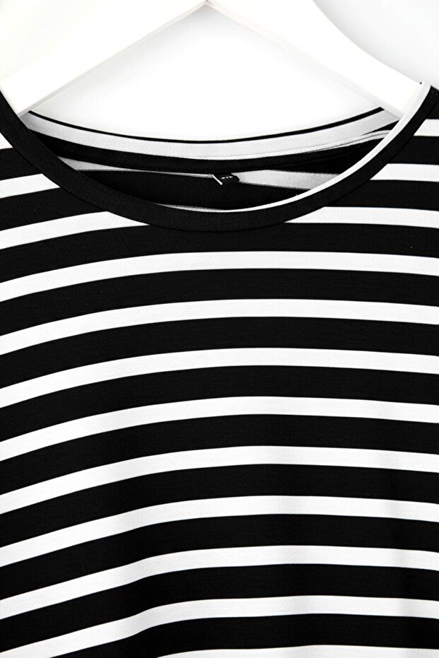 Siyah Çizgili Regular/Normal Kalıp Basic Bisiklet Yaka Örme T-Shirt TBBAW26BF00003 - 3