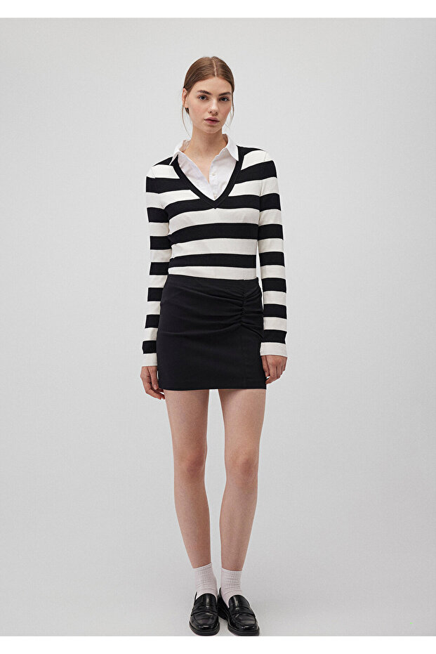 V-Neck Striped Black Sweater Fitted / Bodycon Cut 1710544-85407