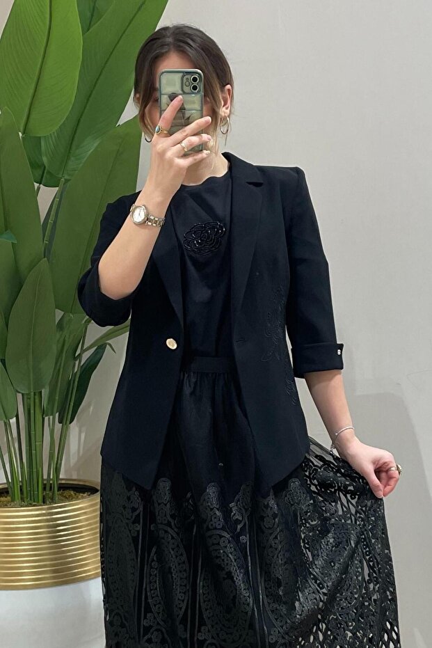 Gül İşlemeli Tek Düğme Ceket - 1