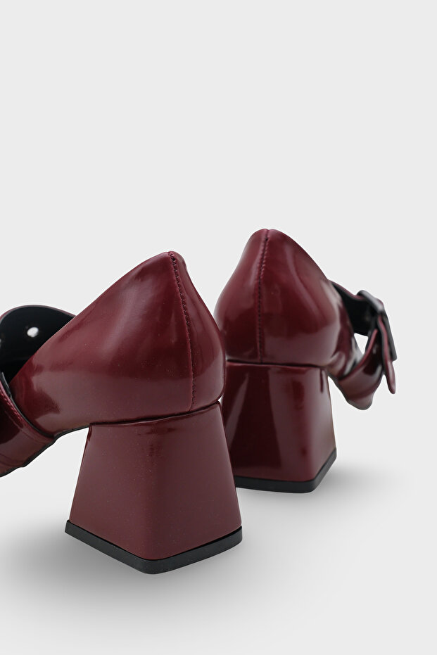 Catherin hegyes orrú, vastag, közepes sarkú pántos női cipő - 3