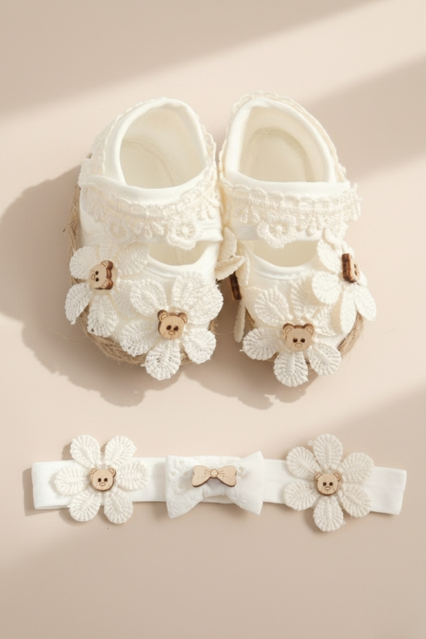 0-3 Months New Ecru Baby Bandana Booties Set with Teddy Bear and Bow