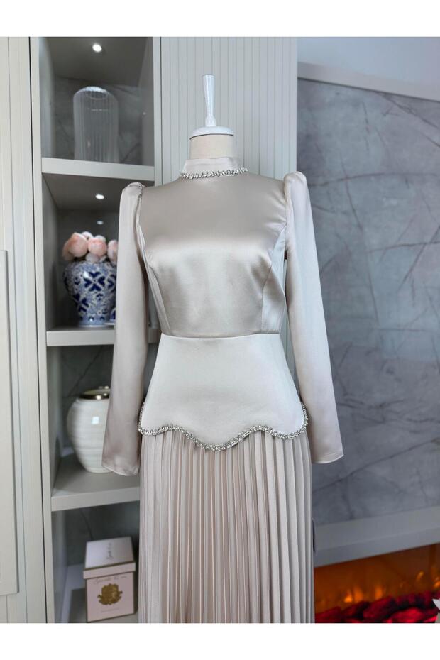 Felicity Abiye Bej - 1