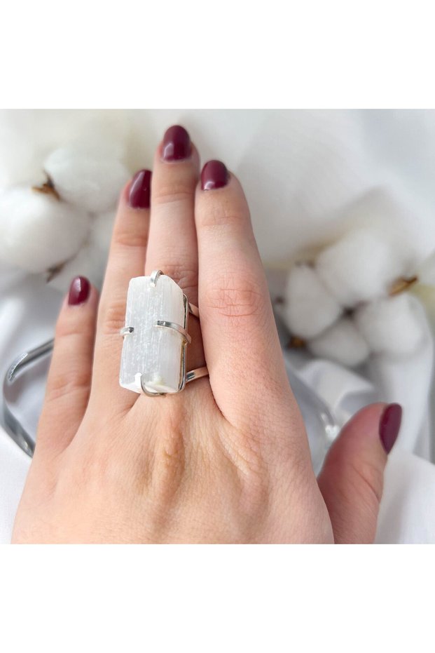Adjustable Ring "Goddess" - Selenite