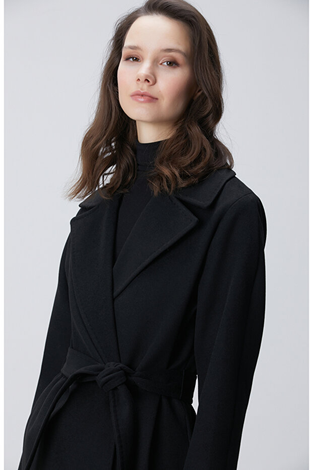 Siyah Geniş Yakalı Manto - 2