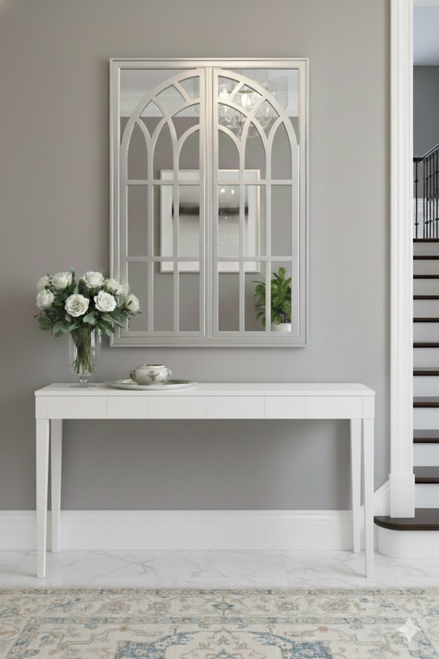 Elegant mirror with a luxurious frame, 97 x 66 cm