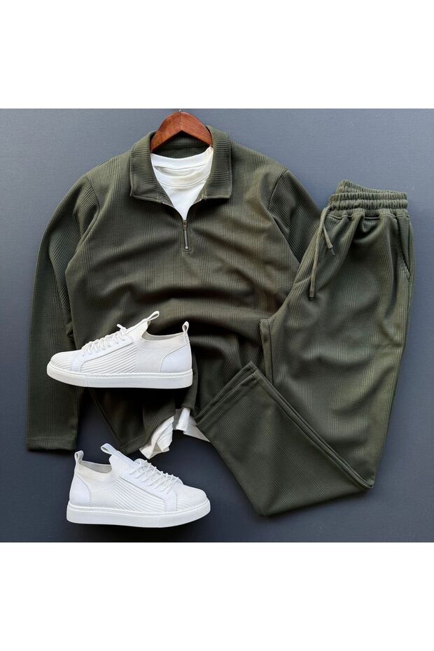 Honeycomb Fabric Knitwear + Baggy Pants Combination