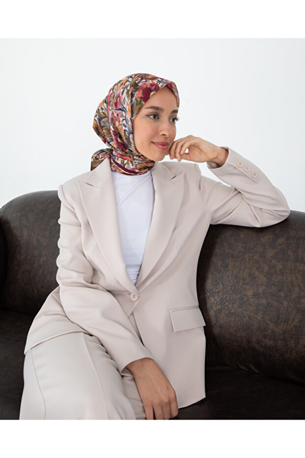 وشاح حريري من ليو