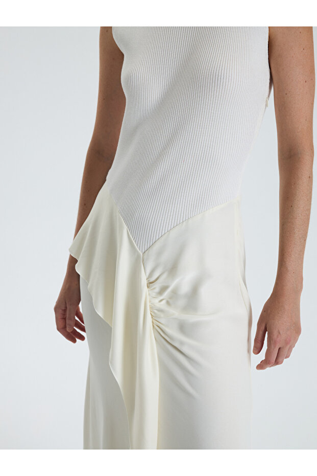 Beyaz Asimetrik Drapeli Elbise - 6