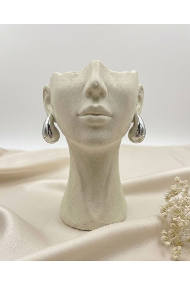 Silver Color Water Drop Form Modern Metal Earrings – Shiny and Minimal Design