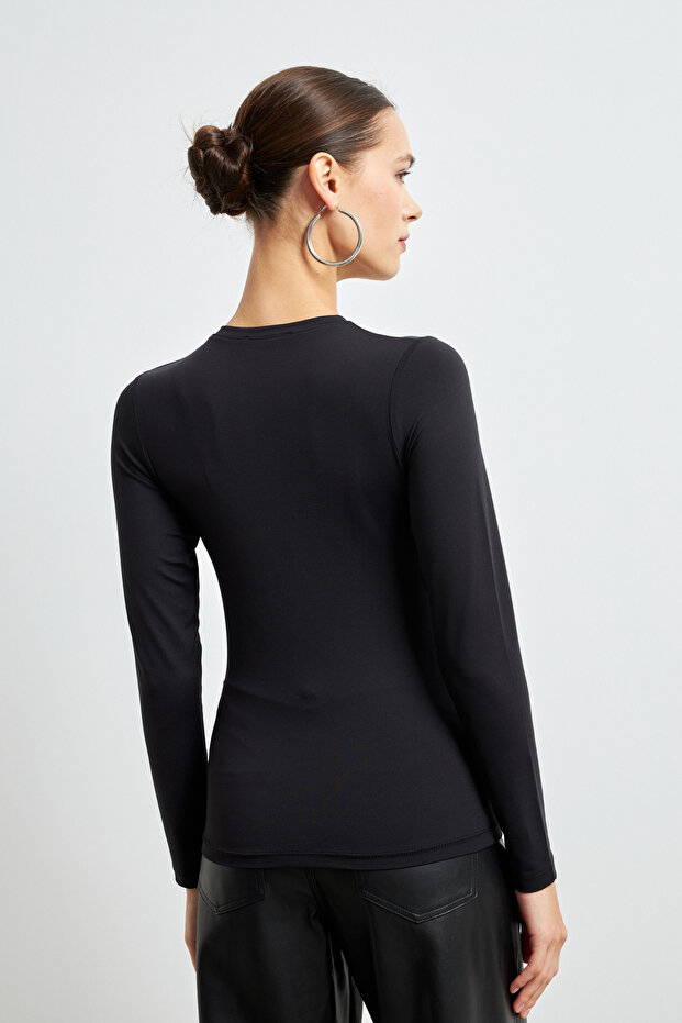 Μαύρη εξαιρετικά μαλακή ελαστική μπλούζα με λαιμόκοψη Basic - 4