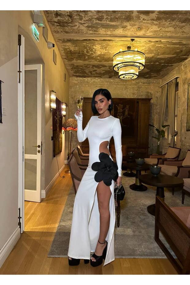 Women's Shoulder Shoulder Pad Long Dress with Floral Accessories on the Side Slit Stretch Fabric