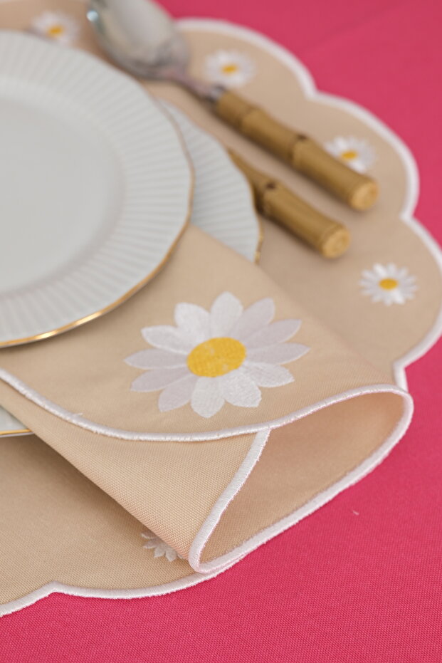 Daisy Beige Napkin