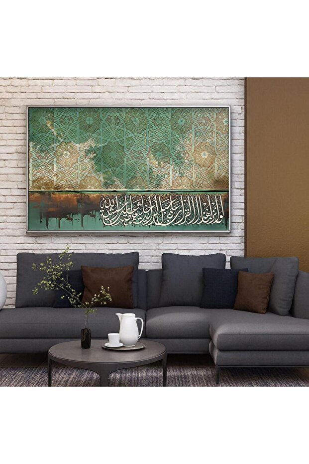 لوحة قماشية بتصميم الفن الاسلامي مع برواز أسود مجوف