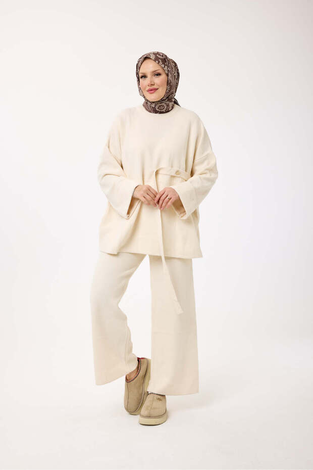 44120 - Stylish Comfortable Casual Women's Set with Belt Accessory and Knitted Pants