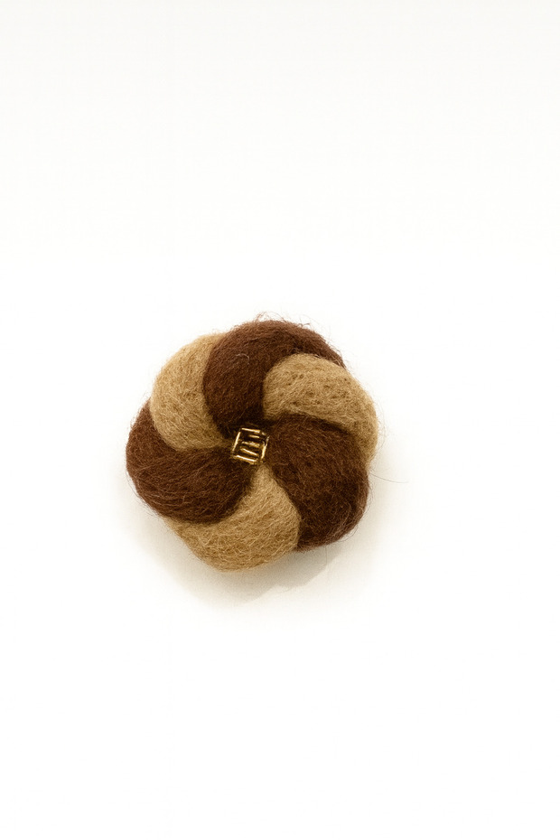 Handmade Felt Figure Brooch Buckle Crown Ornament – Cute Felt Accessory 116