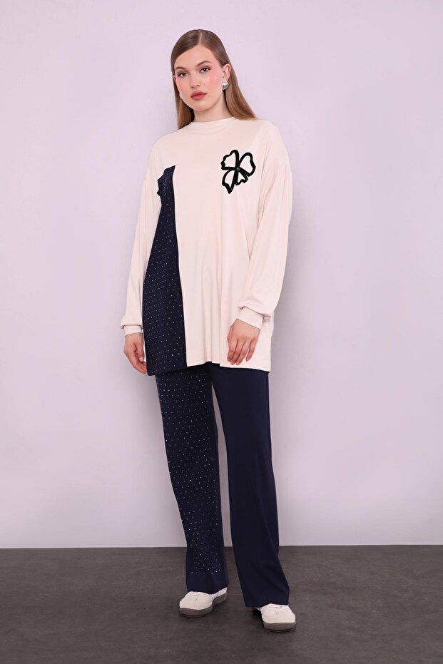 طقم مكون من قطعتين بتفاصيل نمط البرسيم البيج - 2