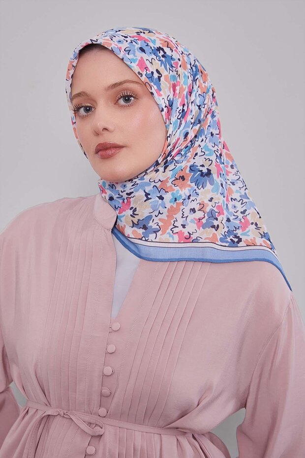 وشاح ناعم بنمط زهور مختلطة باللون الأزرق - 1