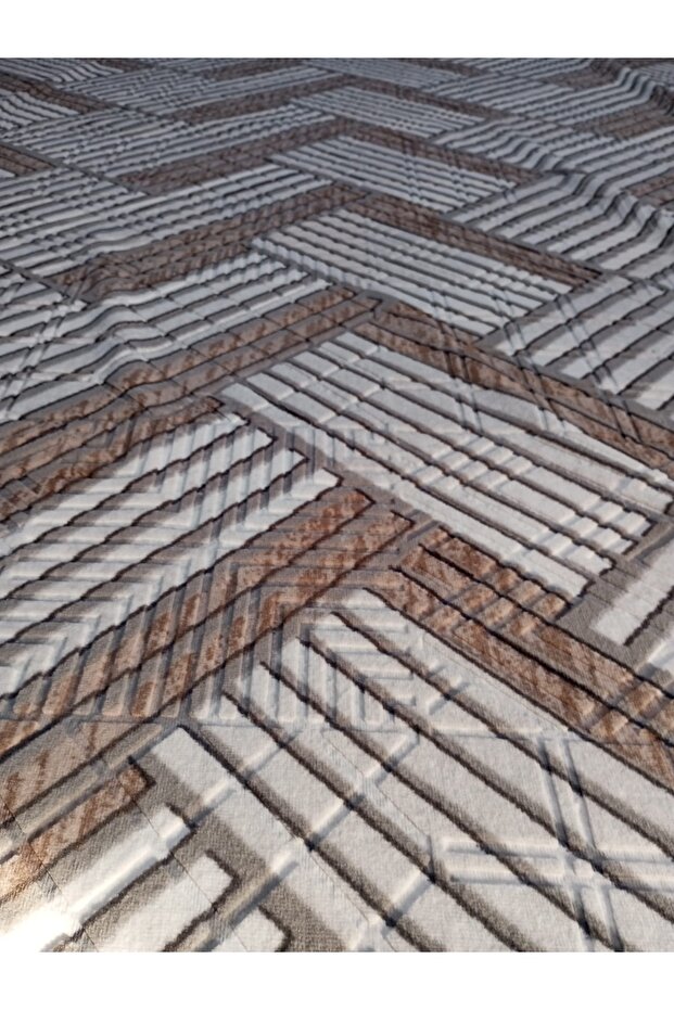 The 6 m2 non-elastic embossed carpet cover has an extra hem allowance of 200*300 dimensions.