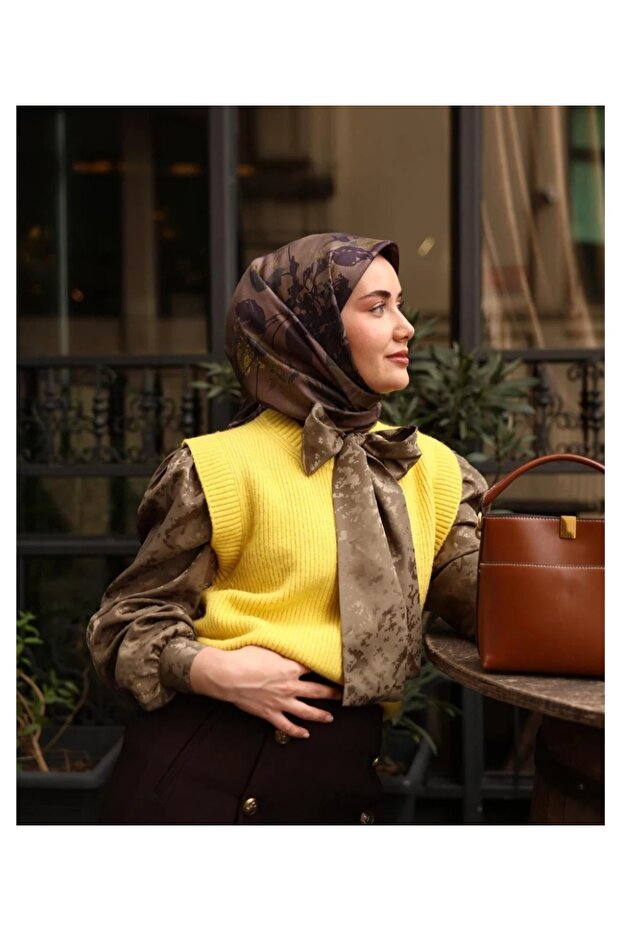 وشاح حريري من التويل