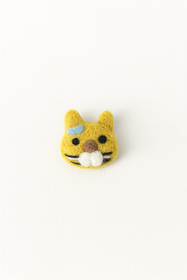 Handmade Felt Figure Brooch Buckle Crown Ornament – Cute Felt Accessory 89