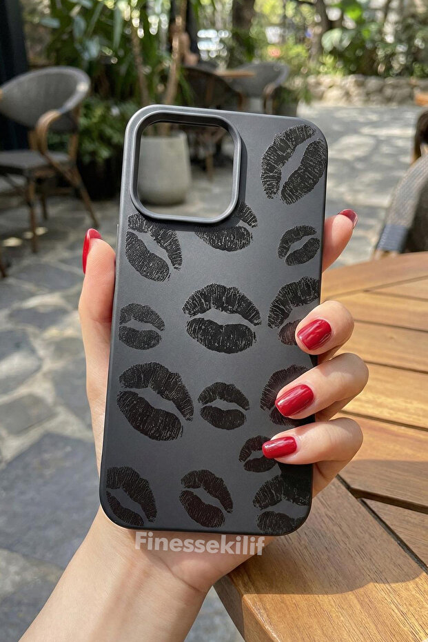 حافظة متوافقة مع هاتف iPhone 14 Pro بتصميم الشفاه مطبوع باللون الأسود - 1