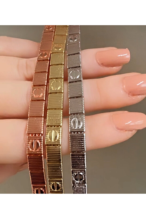 اساور مطلية ذهب