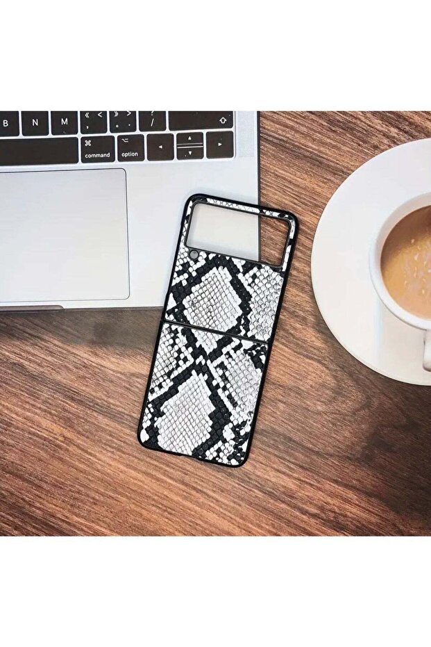 High-Quality Samsung Galaxy Z Flip 7 Snake Skin Patterned Synthetic Leather Phone Case